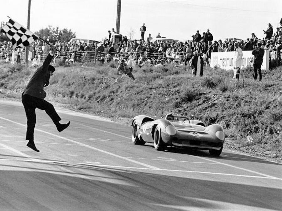  Lola T70 Spyder (Mk II) 1966 года  (фото 2 из 21)